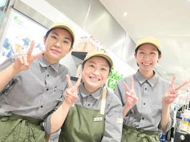 【バイトデビュー・未経験歓迎】華やかなサラダカフェの店舗販売スタッフ♪ 　#週2〜OK◎　#友達紹介制度あり　#制服あり　#社内割引あり