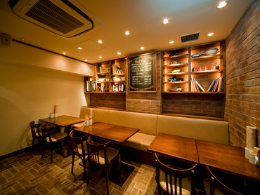 【銀座×おしゃれビストロ】髪色自由でネイルもOK♪　美味しい賄いも大盛りで！　シフトもうれしい月２回♪ (*'ω'*)