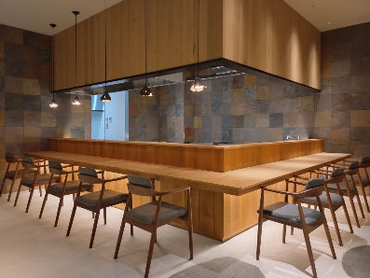 英語が活かせる！◎時給1300円◎ホテルレストラン朝食ホールスタッフ