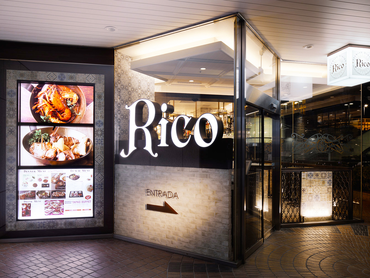 ＼初バイト・4年生歓迎／スパニッシュダイニングでのホール・接客と調理補助 #4時間／日〜OK #シフト提出２週間ごと #WワークOK  #社員割引き有