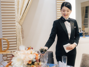【ブライダルサービスSTAFF】時給1350円〜アルバイトデビュー、未経験、友人同士の応募大歓迎★表参道駅すぐの結婚式場で料飲サービスの仕事♪　#週1日～OK
