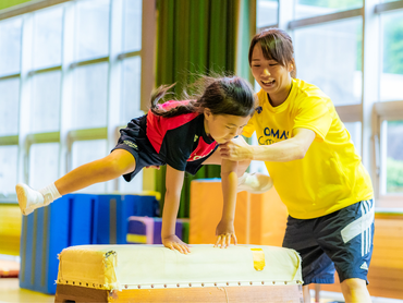 『子どもたちの成長は勉強だけじゃない』体操スクールのサポートインストラクターのお仕事！時給1,500円♪体操経験不要◎未経験OK！スポーツ好き・子ども好き大歓迎◎週１日３時間～OK！