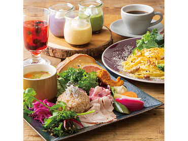 ＜ＪＲ横浜駅すぐ＞バイトデビューも大歓迎！おいしいまかない付｜cafe locally　ルミネ横浜