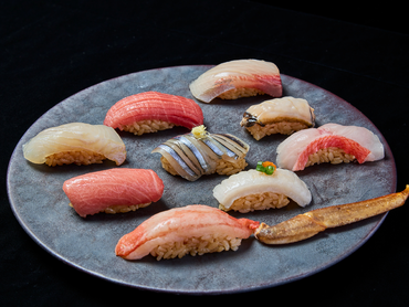 【時給1,350円＋週末時給UP！】髪色・髪型・ピアス自由✨カナダ発の『Aburi TORA』自分らしくオシャレで楽しいホールスタッフ募集✨