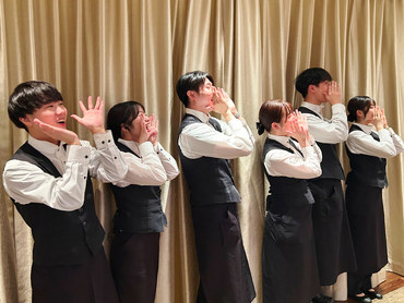 <週1&4h～OKで学業と両立しやすい◎>未経験大歓迎！結婚式場でサービスのお仕事♪大学&専門学生多数活躍中！コミュ力・マナーが身に付き将来役に立つ！