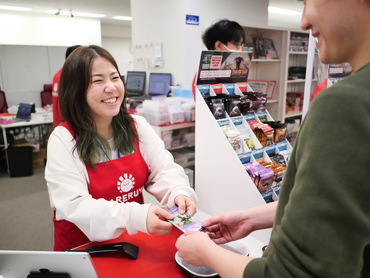 国内最大級ポケモンカードゲーム専門店のレジ・接客スタッフ／好きなことで楽しく働ける！入社お祝い有り！[未経験OK]