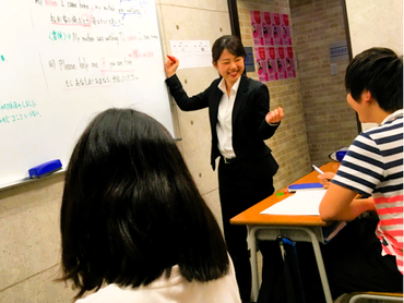 【塾講師デビュー】大学生歓迎！子どもたちの未来を育てる先生、始めませんか？中学生の学習指導/未経験OK/週1日〜/授業やサークルとの両立も◎