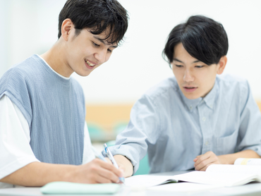 ＼週1・未経験OK！授業と両立◎／不登校・うつ・発達特性のある生徒への個別指導講師を募集