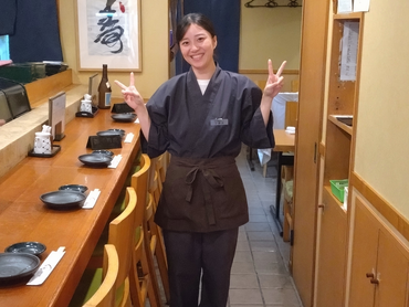 ★留学生歓迎★中目黒徒歩２分！無料の食事付！「寿司と鮮魚　魚いち」　ホールスタッフ募集！