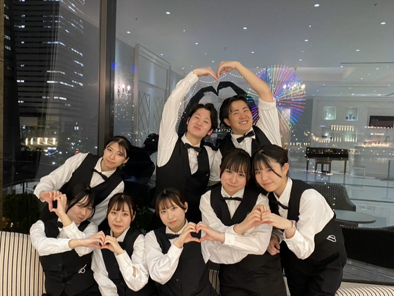 結婚式を一緒に創り上げましょう　ブライダルサービススタッフ　週1日～土日のみOK　未経験者歓迎　初アルバイト歓迎　同年代が多いので馴染みやすい　ガクチカ！就活でも評判いいですよの詳細画像