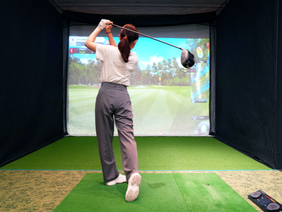 【平日18時以降・土・日・祝日 時給UP！】シミュレーションゴルフ受付・接遇スタッフ　 品川プリンスホテル内の詳細画像