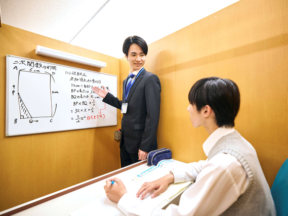 個別指導の塾講師を大募集！　1コマ2,700円以上で週1日〜OK!　充実した研修で未経験でも安心♪　指導教科は得意科目から希望できます！　進路決定済の高校3年生の応募可！の詳細画像