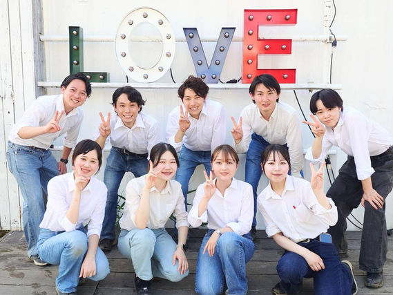 結婚式を一緒に創り上げましょう　ブライダルサービススタッフ　週1日～土日のみOK　未経験者歓迎　初アルバイト歓迎　同年代が多いので馴染みやすい　ガクチカ！就活でも評判いいですよの詳細画像