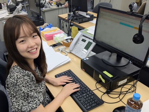 【初バイト歓迎／健康経営認定優良法人】髪色ネイル自由◎マニュアルありのかんたんコールセンタースタッフ／プチボーナスありで頑張りがお給料に還元★の詳細画像