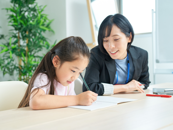 ＼週1・未経験OK！授業と両立◎／不登校・うつ・発達特性のある生徒への個別指導講師を募集の詳細画像