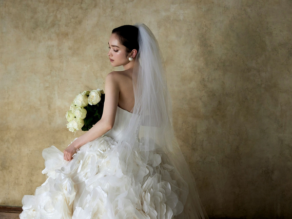 ウェディングドレス・アクセサリー他 商品入荷後の検品、メンテナンス作業！の詳細画像