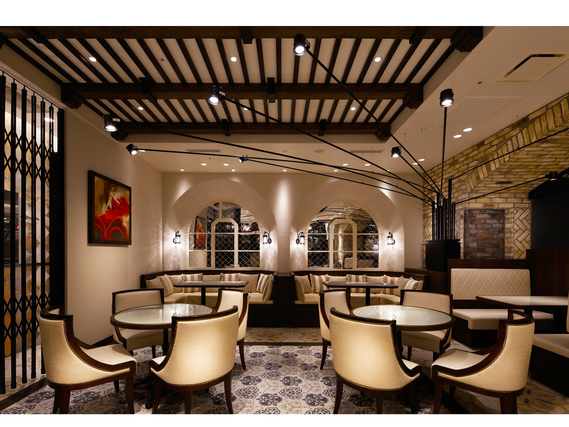 ＼初バイト・4年生歓迎／スパニッシュダイニングでのホール・接客と調理補助 #4時間／日〜OK #シフト提出２週間ごと #WワークOK  #社員割引き有の詳細画像