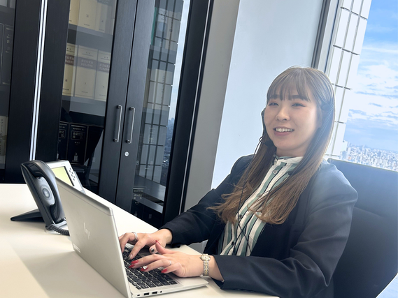 ＼★アディーレ法律事務所のコールセンタースタッフ（受電のみ）★／　夕方～夜間帯の募集！／週3日・1日4時間～OK／受電のみ／服装・髪型・髪色・ネイル自由♪の詳細画像