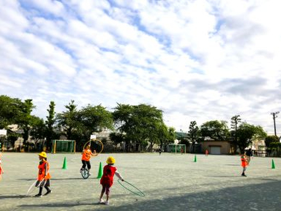 放課後子ども教室にて子どもたちの遊び見守り／目黒区不動小らんらん広場の詳細画像