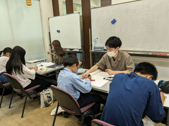 中学生メインの１対２個別指導塾講師。週1回80分～OK!の詳細画像