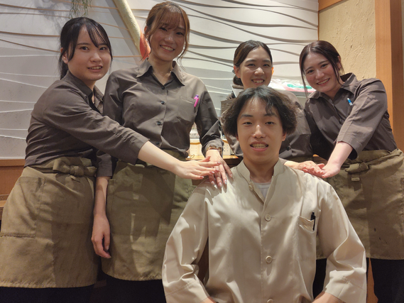 【梅田駅すぐ】シフト自由×まかない付き！人気居酒屋で楽しくバイト♪未経験歓迎◎昇給あり＆接客スキルも習得可！の詳細画像