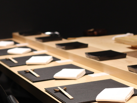 鮨店のホールスタッフ大募集！週２～３OK！大型連休は時給UPも可能！の詳細画像