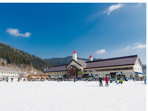 【リゾートバイト】スキー場でのお仕事　施設内での販売・接客　12月上旬〜3月下旬に1ヶ月～働ける方　寮あり　リフト券貸出など従業員特典ありの詳細画像