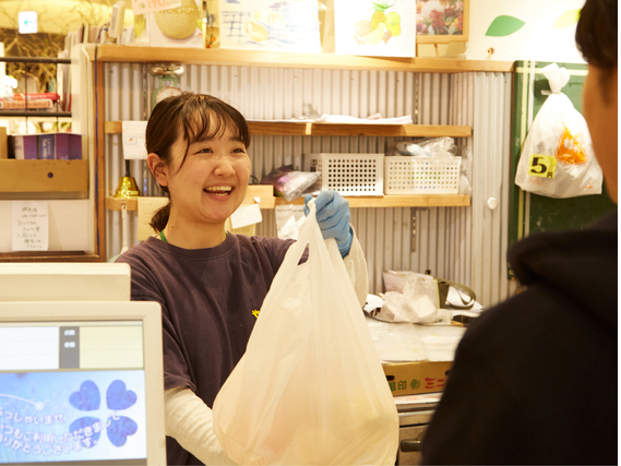 バイトデビュー大歓迎！アットホームな八百屋で楽しく働こう！の詳細画像