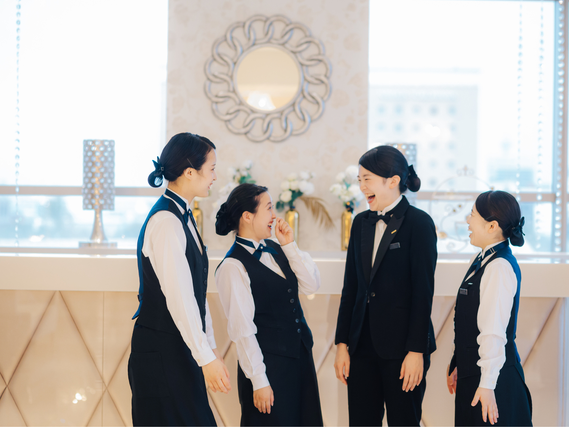 【ブライダルサービスSTAFF】時給1350円〜アルバイトデビュー、未経験、友人同士の応募大歓迎★表参道駅すぐの結婚式場で料飲サービスの仕事♪　#週1日～OKの詳細画像