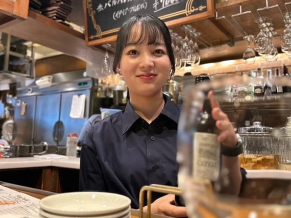 【銀座×おしゃれビストロ】髪色自由でネイルもOK♪　美味しい賄いも大盛りで！　シフトもうれしい月２回♪ (*'ω'*)の詳細画像